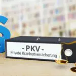 Anwalt Versicherungsrecht Krankenversicherung PKV (© MQ-Illustrations / stock.adobe.com)