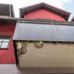 Schäden am Balkon sanieren | Ein Fall für eine Balkonsanierung Firma aus dem Experten-Netzwerk der DSH (© focus finder / stock.adobe.com)