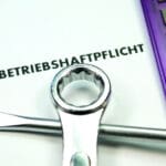 Betriebshaftpflicht: Betriebshaftpflichtversicherung zahlt nicht - und nun?! (© studio v-zwoelf / stock.adobe.com)