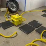 Estrichtrocknung nach Wasserschaden - Dauer, Kosten, Verfahren (© rparys / stock.adobe.com)