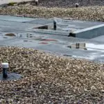 Flachdach: Dach bei Starkregen undicht - ein Versicherungsfall?! (© DatenschutzStockfoto / stock.adobe.com)