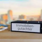 Immobiliengutachter (© MQ-Illustrations / stock.adobe.com)