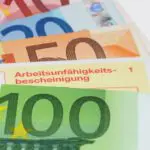 Versicherungsärger: Probleme mit dem Krankentagegeld | Soll ein Anwalt Klage gegen die PKV einreichen? (© zitze / Fotolia)