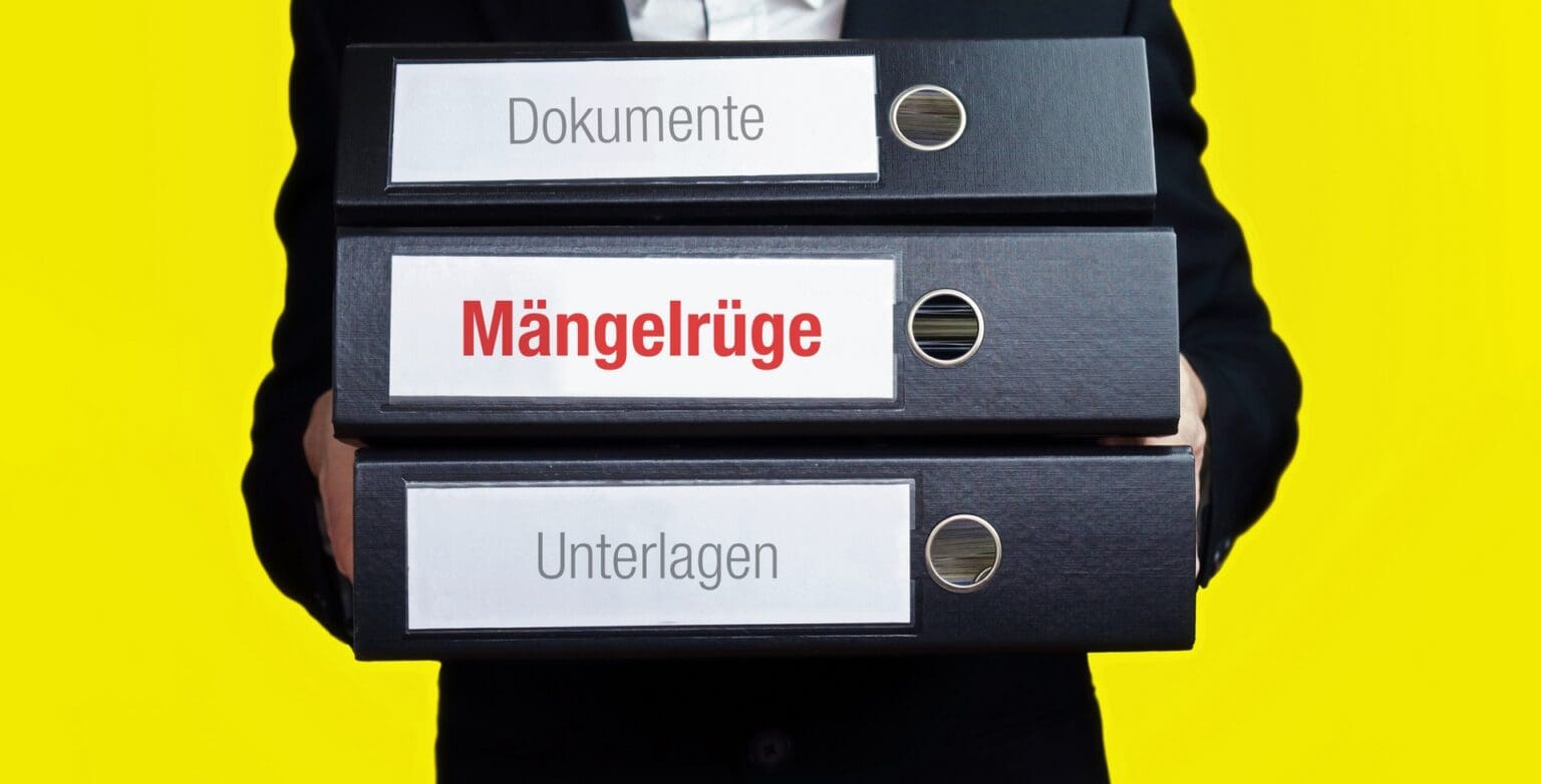 Mängelrüge Vorlage nutzen, oder Mängelanzeige via Anwalt einreichen?! (© MQ-Illustrations / stock.adobe.com)