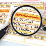 Mietausfall bei Wasserschaden - wer zahlt? | Übernimmt eine Versicherung die Ausfälle des Eigentümers durch Mietminderung des Mieters? (© Stefan Yang / stock.adobe.com)