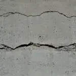 Riss in der Wand | Gefährlich? Was tun? Wie reparieren? (© Esteve / stock.adobe.com)