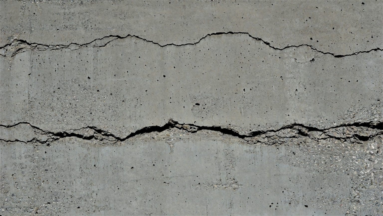 Riss in der Wand | Gefährlich? Was tun? Wie reparieren? (© Esteve / stock.adobe.com)
