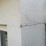 Risse im Putz - beurteilen, ausbessern, reparieren (© Dieter Pregizer / stock.adobe.com)