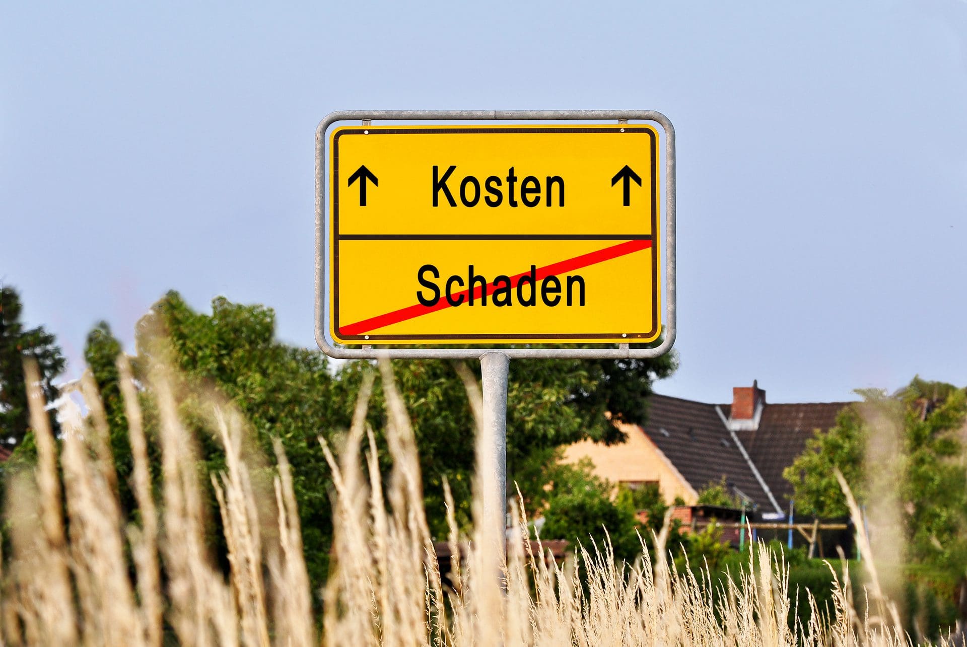 Schadenregulierung | Wer trägt die Kosten für den Schaden? Was tun, wenn die Hausrat- oder Wohngebäudeversicherung die Schadensregulierung verzögert oder verweigert? (© Marco2811 / stock.adobe.com) Schadenregulierung | Wer trägt die Kosten für den Schaden? Was tun, wenn die Hausrat- oder Wohngebäudeversicherung die Schadensregulierung verzögert oder verweigert? (© Marco2811 / stock.adobe.com)