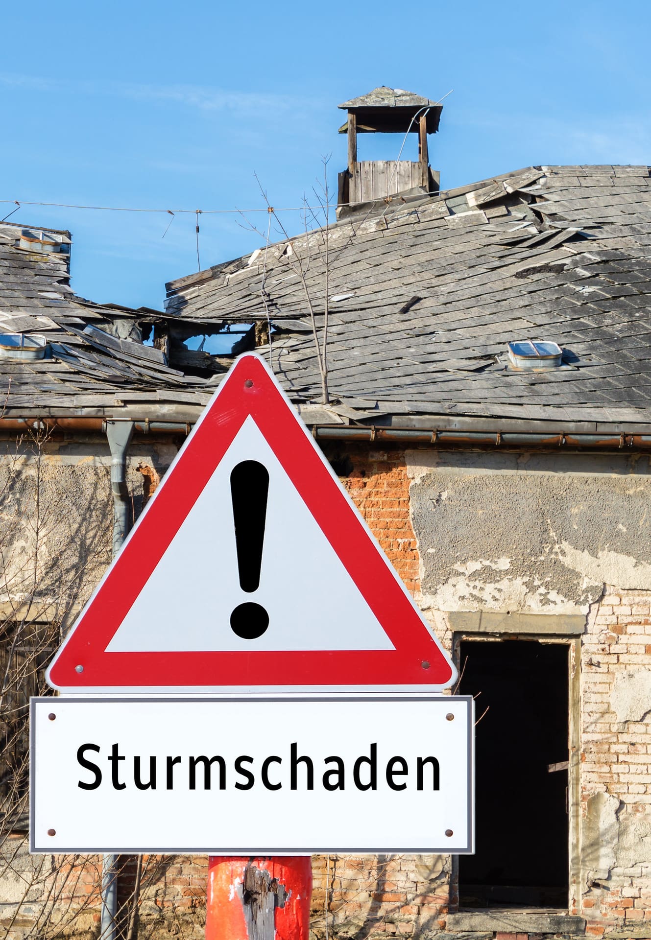Was tun nach einem Sturmschaden? Versicherung zahlt nicht? - Sachverständige und Fachwanwälte der Deutschen Schadenshilfe unterstützen Sie bei der Durchsetzung Ihrer Ansprüche. Zertifizierte Sanierungsunternehmen beheben den Schaden. (© AnimafloraPicsStock / stock.adobe.com) Was tun nach einem Sturmschaden? Versicherung zahlt nicht? - Sachverständige und Fachwanwälte der Deutschen Schadenshilfe unterstützen Sie bei der Durchsetzung Ihrer Ansprüche. Zertifizierte Sanierungsunternehmen beheben den Schaden. (© AnimafloraPicsStock / stock.adobe.com)